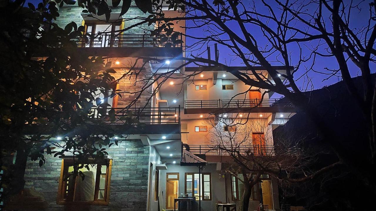 Tirthan Grand Riverside Banjār Exterior foto