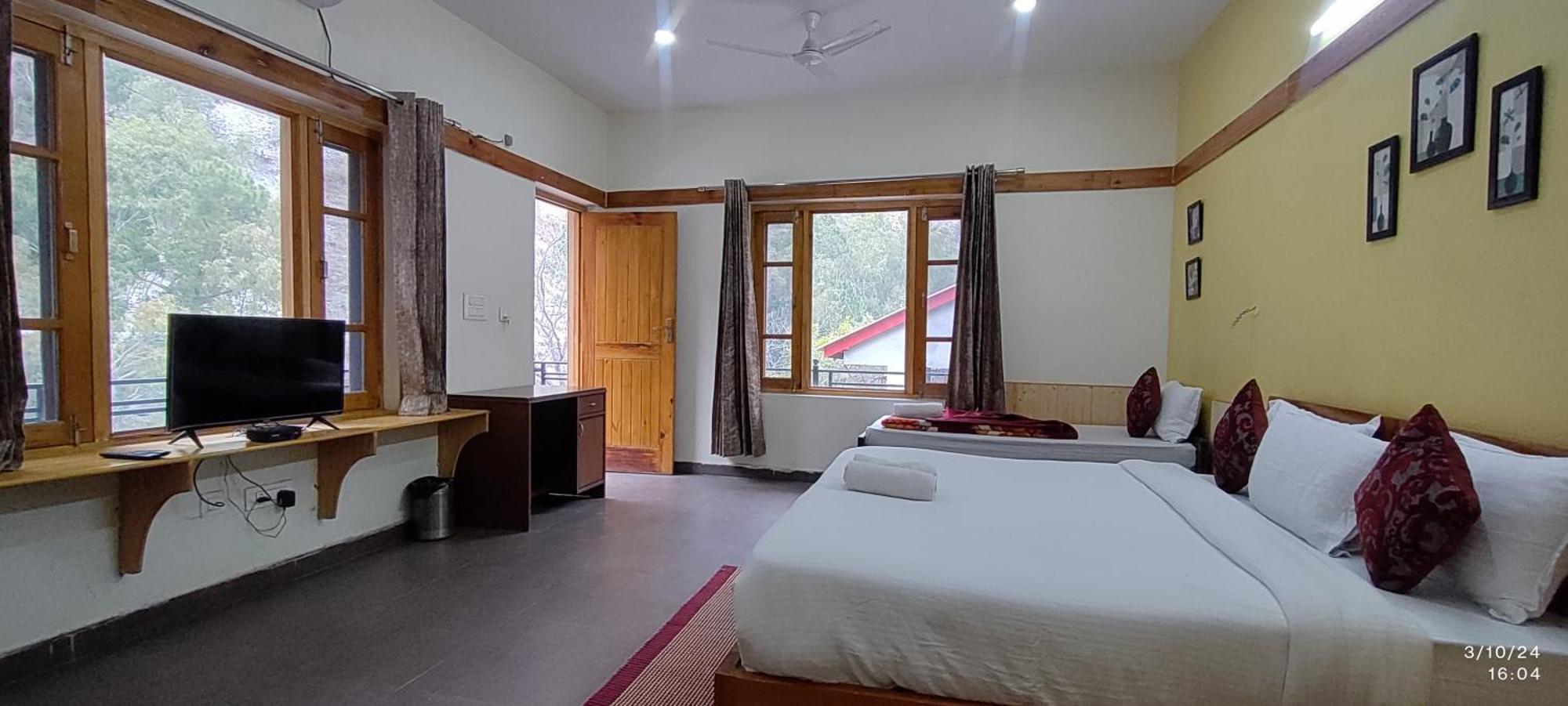 Tirthan Grand Riverside Banjār Exterior foto