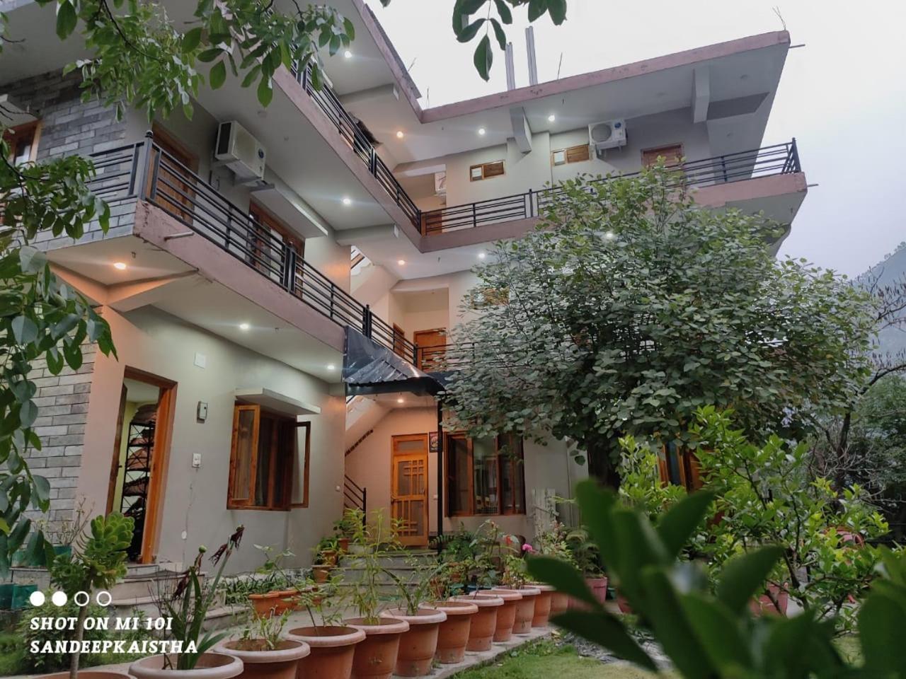 Tirthan Grand Riverside Banjār Exterior foto